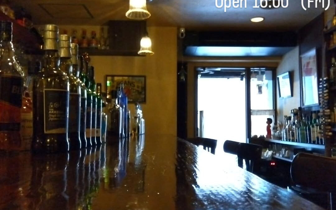 ＜バースランジ＞　本日、木曜日は16時のＯＰＥＮです