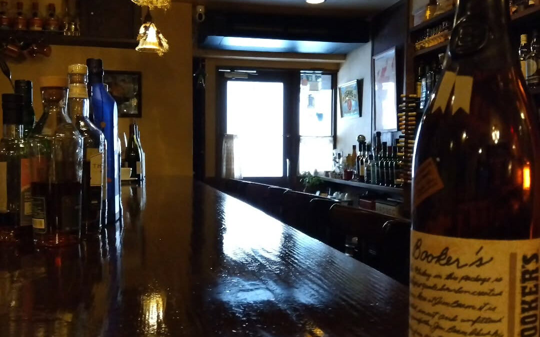 錦糸町駅の北口から徒歩3分の場所にあるバー スランジ Bar